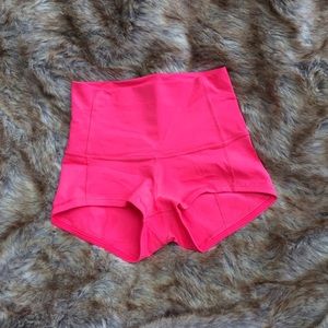NWOT Lululemon Wonder Short 2"